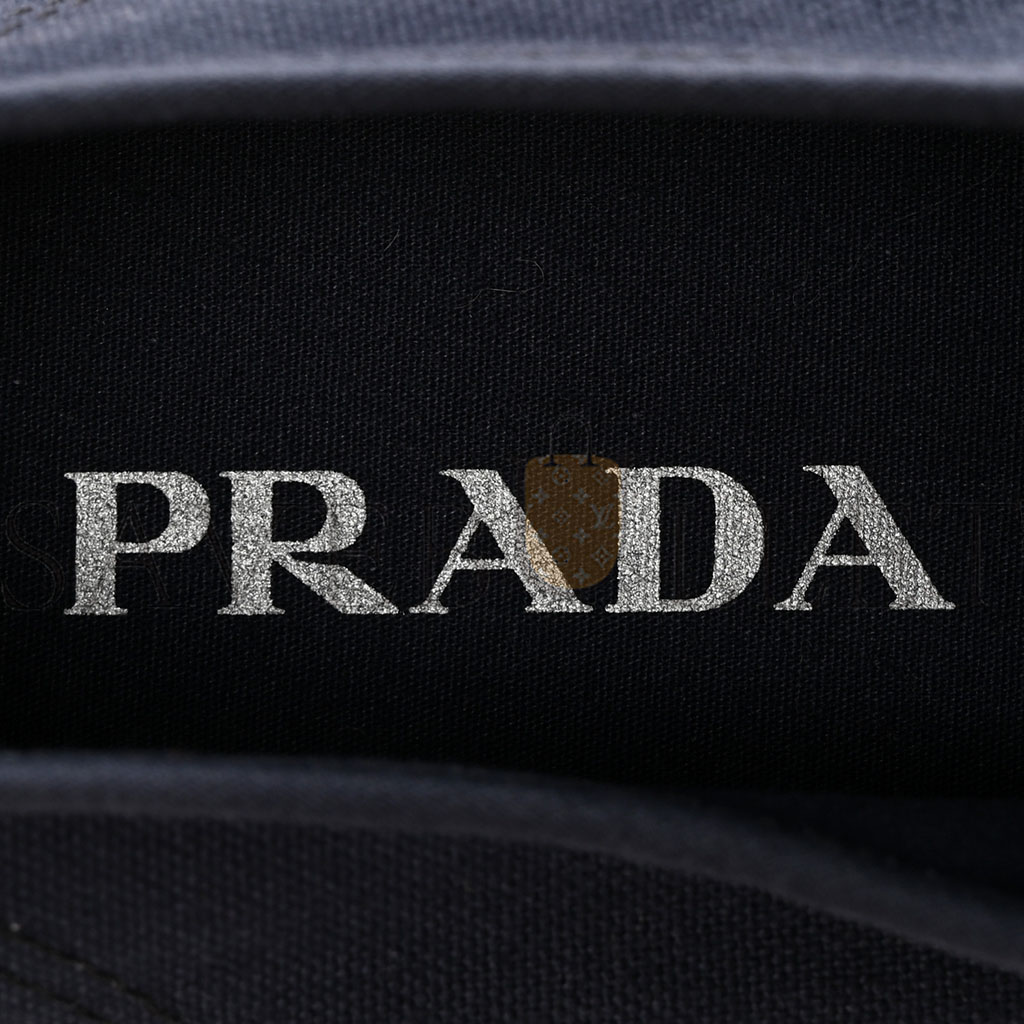 Pra*a canvas triangle logo wheel 35mm sneakers 42 navy